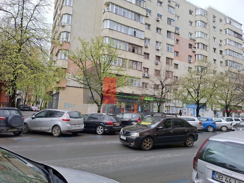 Obor, adiacent spatiu comercial stradal